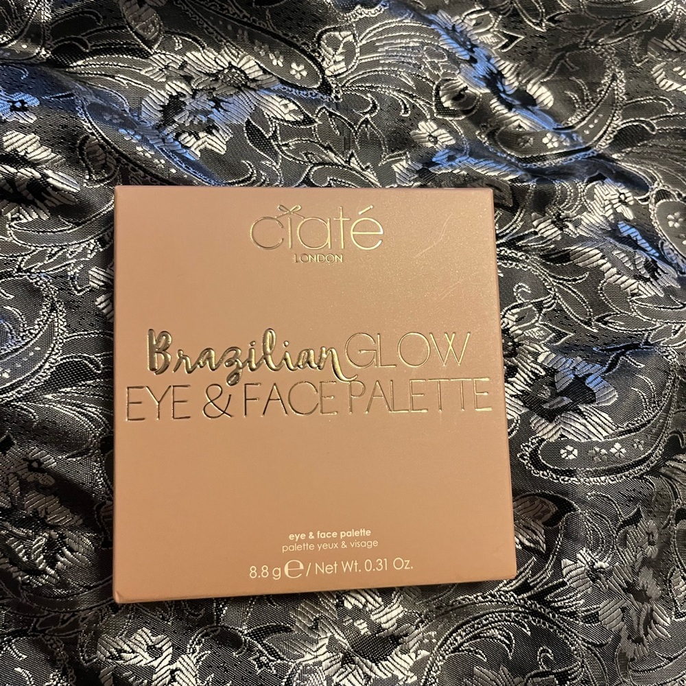 Brazilian Glow Eye & Face Palette
Eye and Face palette NWT